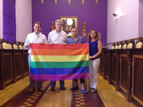 Bandera arco iris en el Ayuntamiento