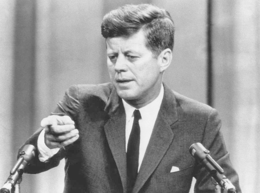 Haga click para ampliar imagen: John F. Kennedy, presidente de los Estados Unidos, pionero en la defensa de los derechos del consumidor 