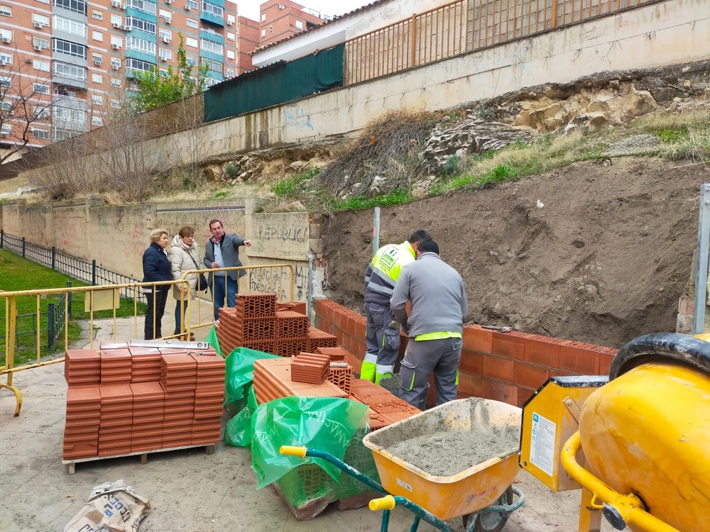 El Ayuntamiento repara un muro de contención que presentaba riesgo de derrumbe en el barrio de Las Fuentezuelas