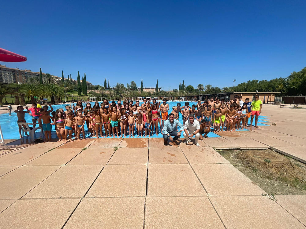 Foto visita alcalde escuelas municipales de verano
