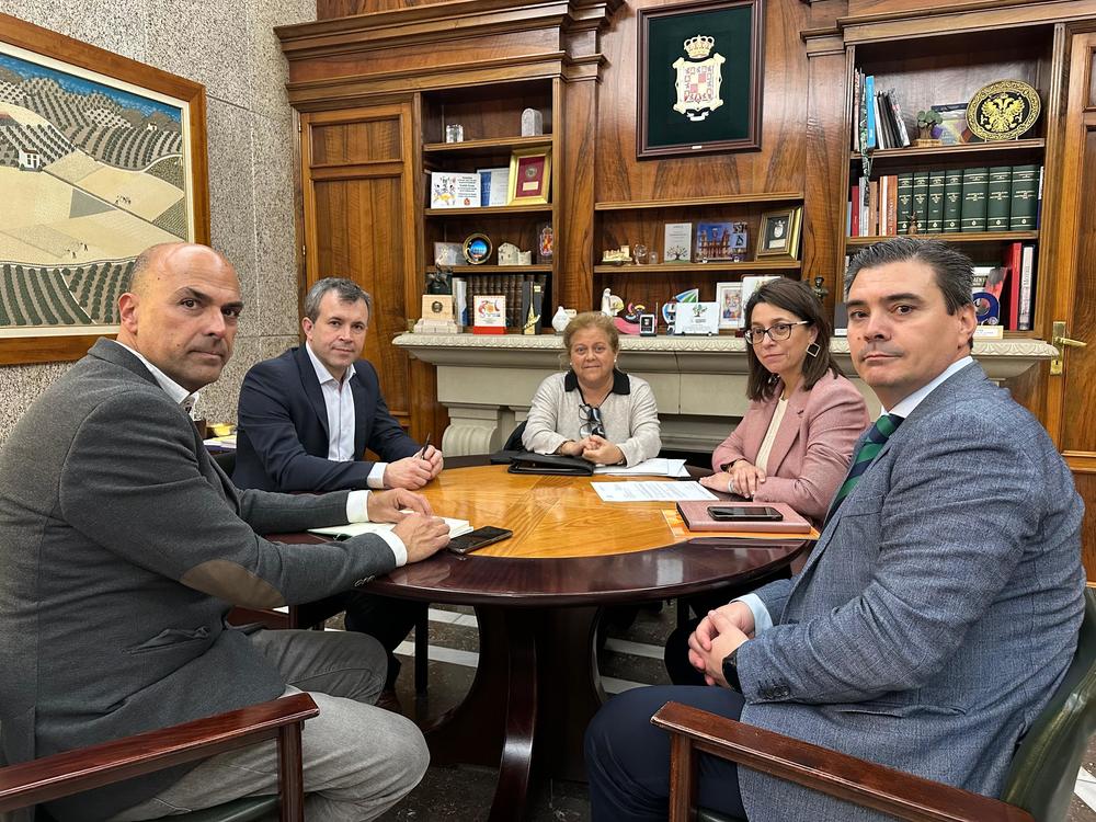Foto reunin con cofrada de El Abuelo