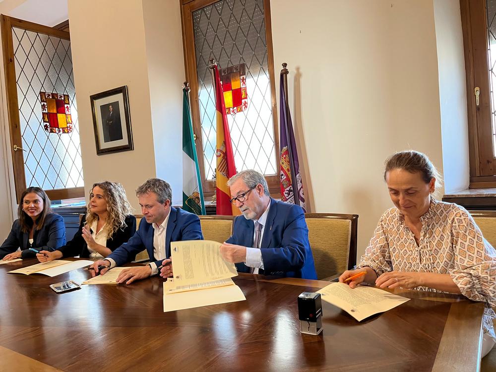 Foto convenio apoyo educativo 2