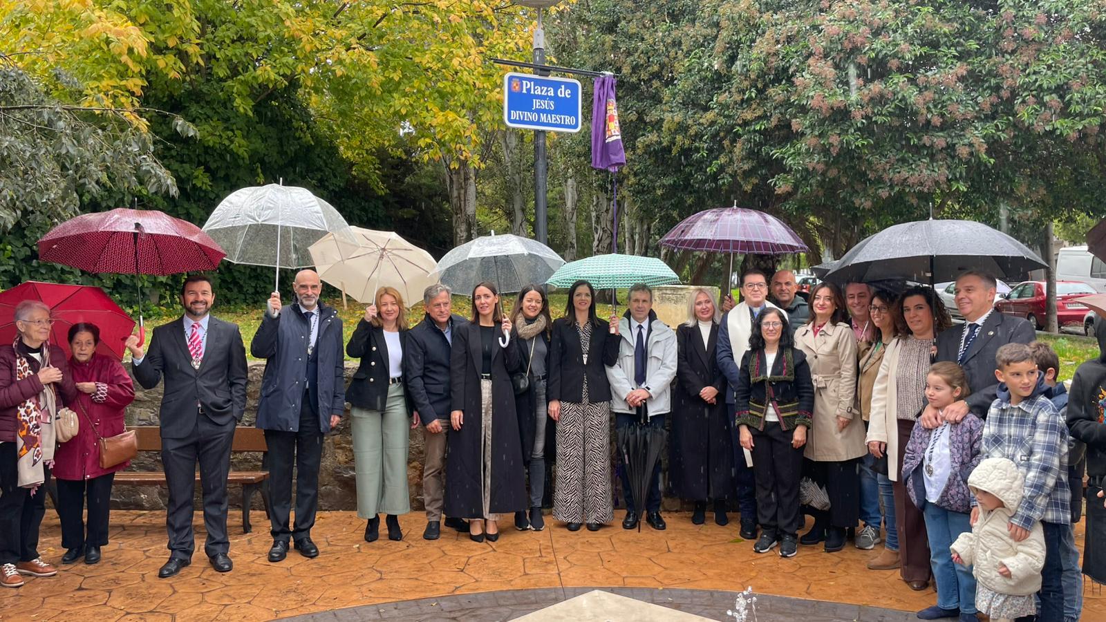 2025.11.16 Foto 1 inauguraci�n Plaza Divino Maestro