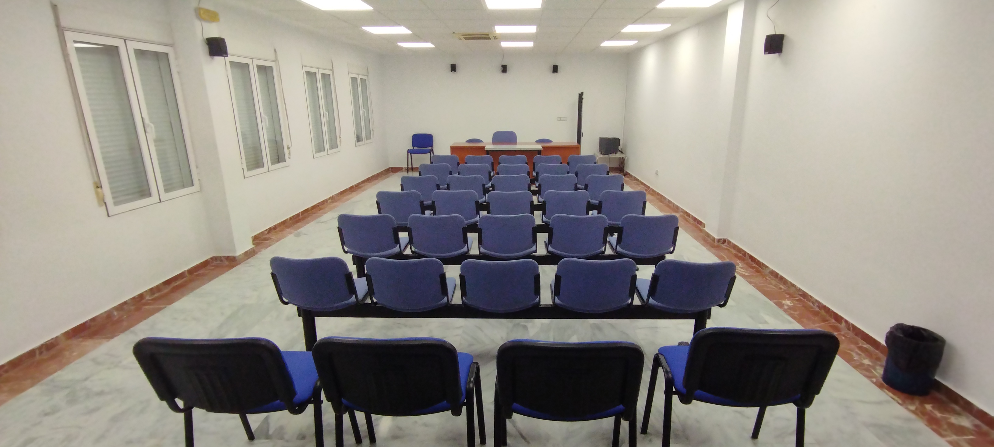 Sal�n de Actos del �rea de Juventud del Ayuntamiento de Ja�n