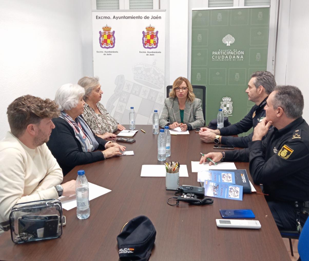 Foto reuni�n refuerzo seguridad en barrios