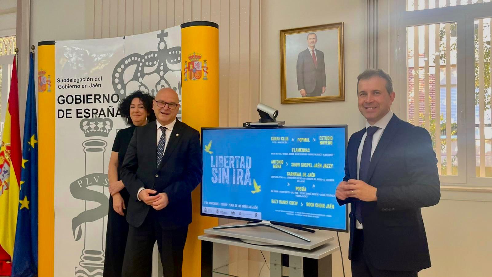 Haga click para ampliar imagen: Foto presentaci�n 'Libertad sin ira'