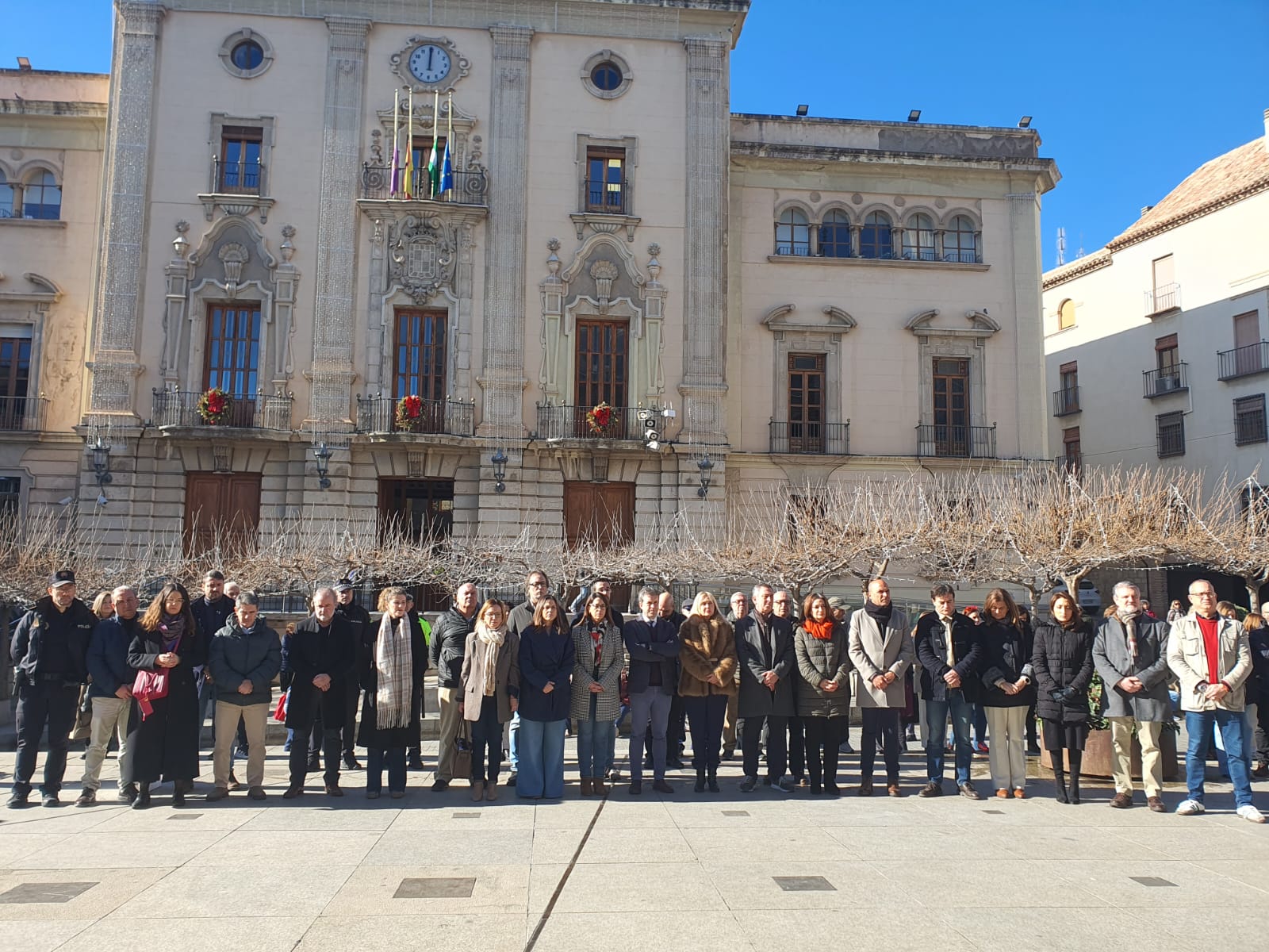 Haga click para ampliar imagen: Foto minuto de silencio accidente ferroviario en Adamuz