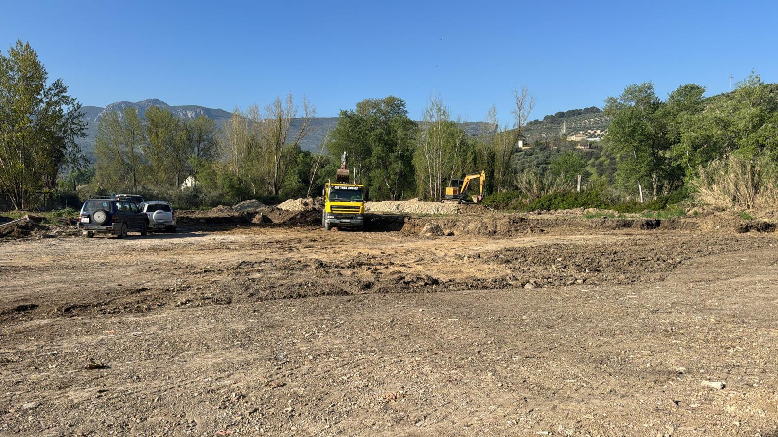 Haga click para ampliar imagen: Foto aparcamiento Puente Sierra Los Ca�ones2