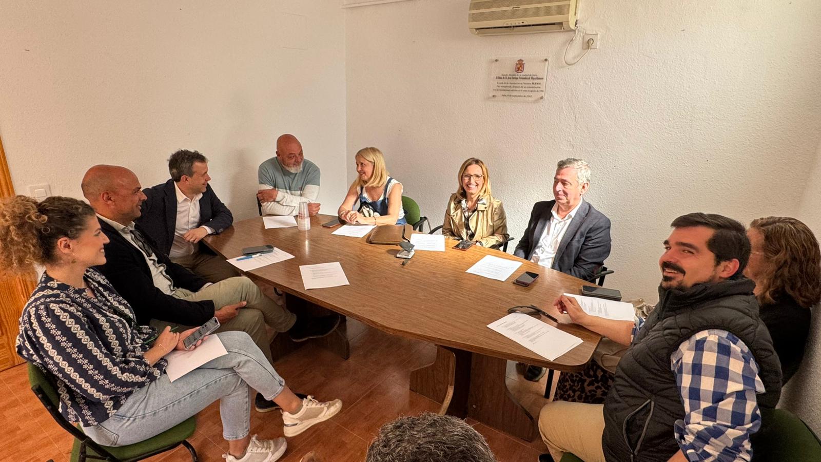 Foto Reuni�n con AVV Puensi