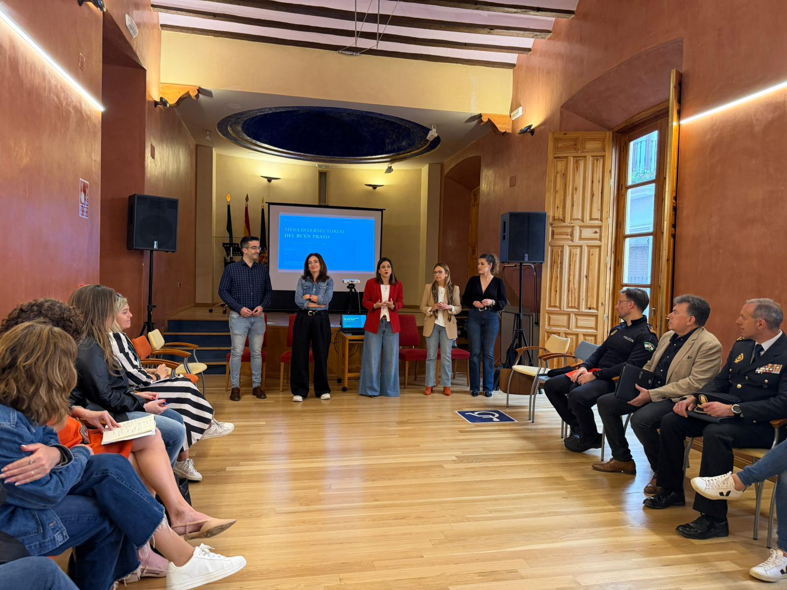 Foto Reuni�n previa a la constituci�n de la Mesa Intersectorial del Buen Trato a la Infancia y la Adolescencia