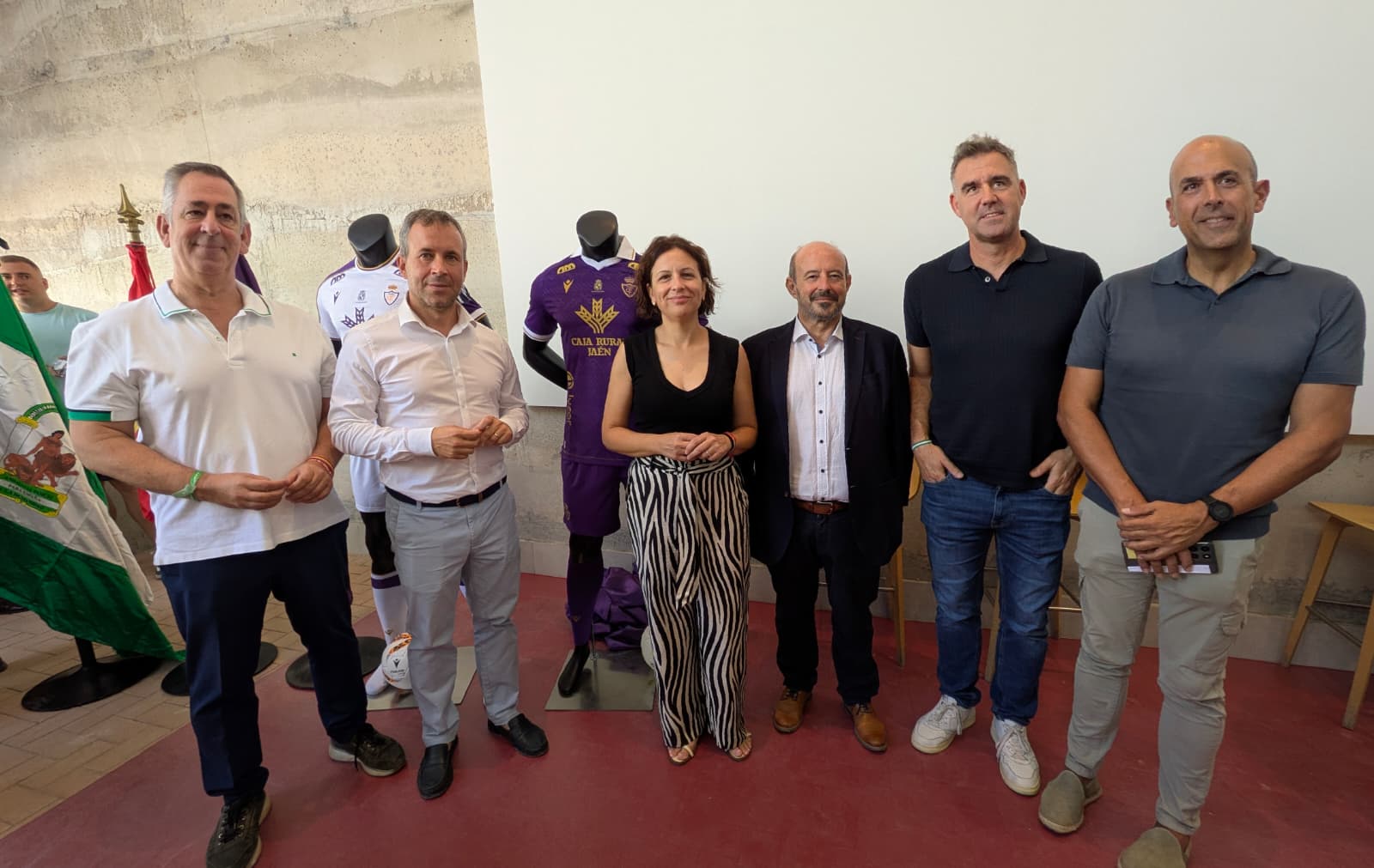 Foto  presentaci�n 2� equipaci�n Real Ja�n