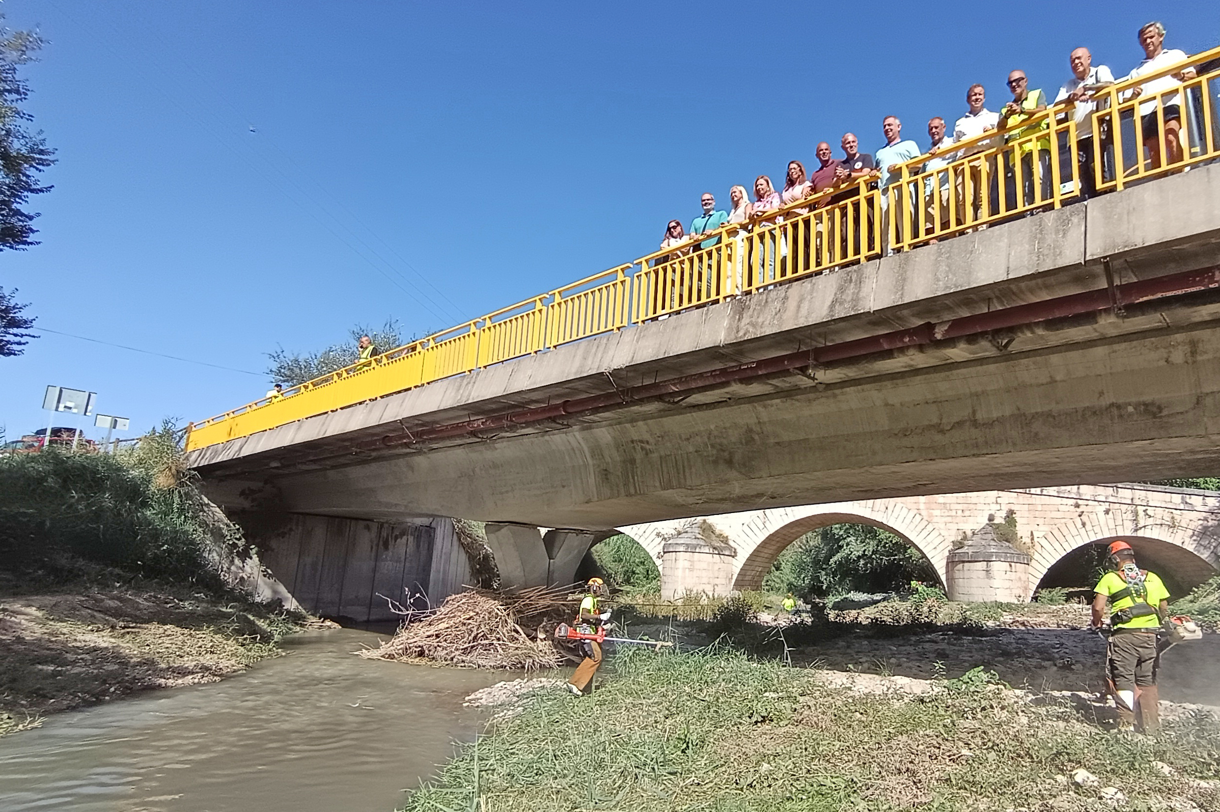 Fotograf�a limpieza de los puentes