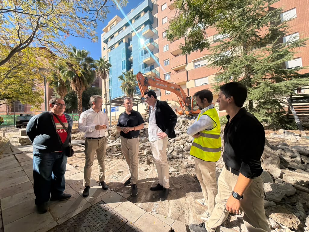 Foto Reparaci�n plaza de las Sufragistas
